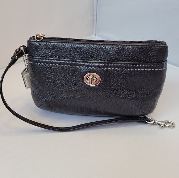 Coach Wristlet Black Leather Silver Turnlock - Picture 8 of 8